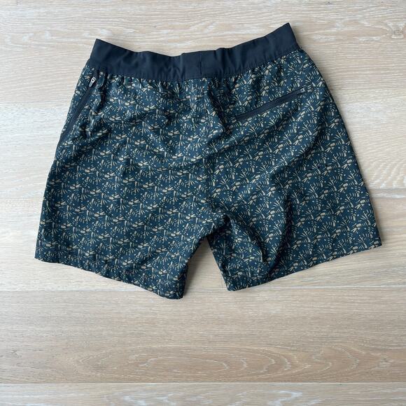 Vuori Draft Shorts Black Woodblock - Picture 2 of 4